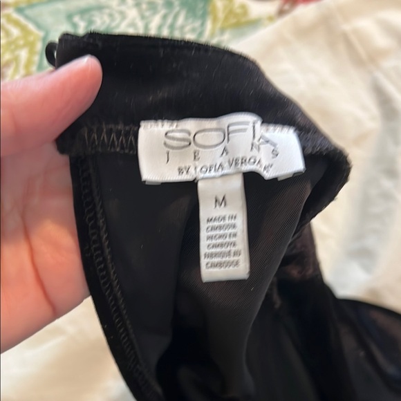 Luxurious Black Velvet Sleeve - Picture 4 of 6